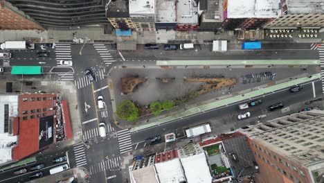 el flujo de tráfico de la mañana de nyc soho, la isla de la naturaleza