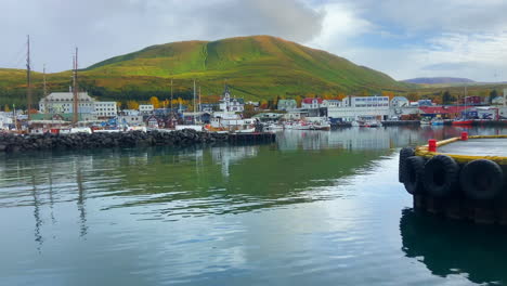 Llegando-Al-Pintoresco-Puerto-De-Húsavik.