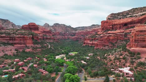 scenic travel destination on sedona red rock with resort accommodation in arizona, usa