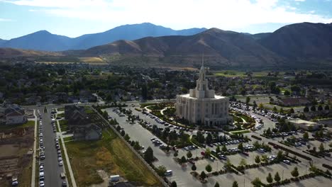 Vista-Aérea-De-La-Iglesia-De-Jesucristo-Del-Templo-De-Los-Santos-De-Los-últimos-Días-En-Payson,-Ut-En-Una-Hermosa-Mañana-Clara-De-Septiembre