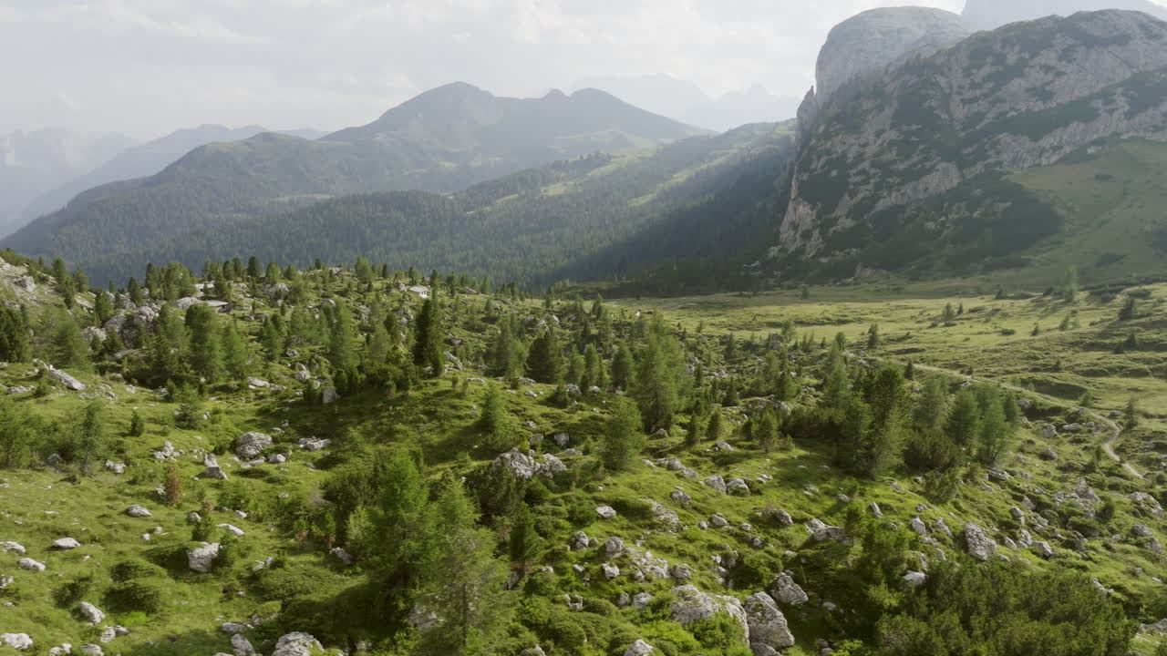 paisaje de valle alpino