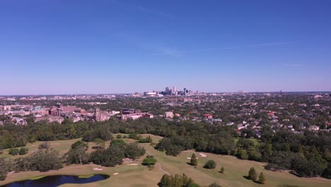 Vista-Aérea-De-Nueva-Orleans-Cerca-Del-Parque-Y-Campo-De-Golf-Audubon