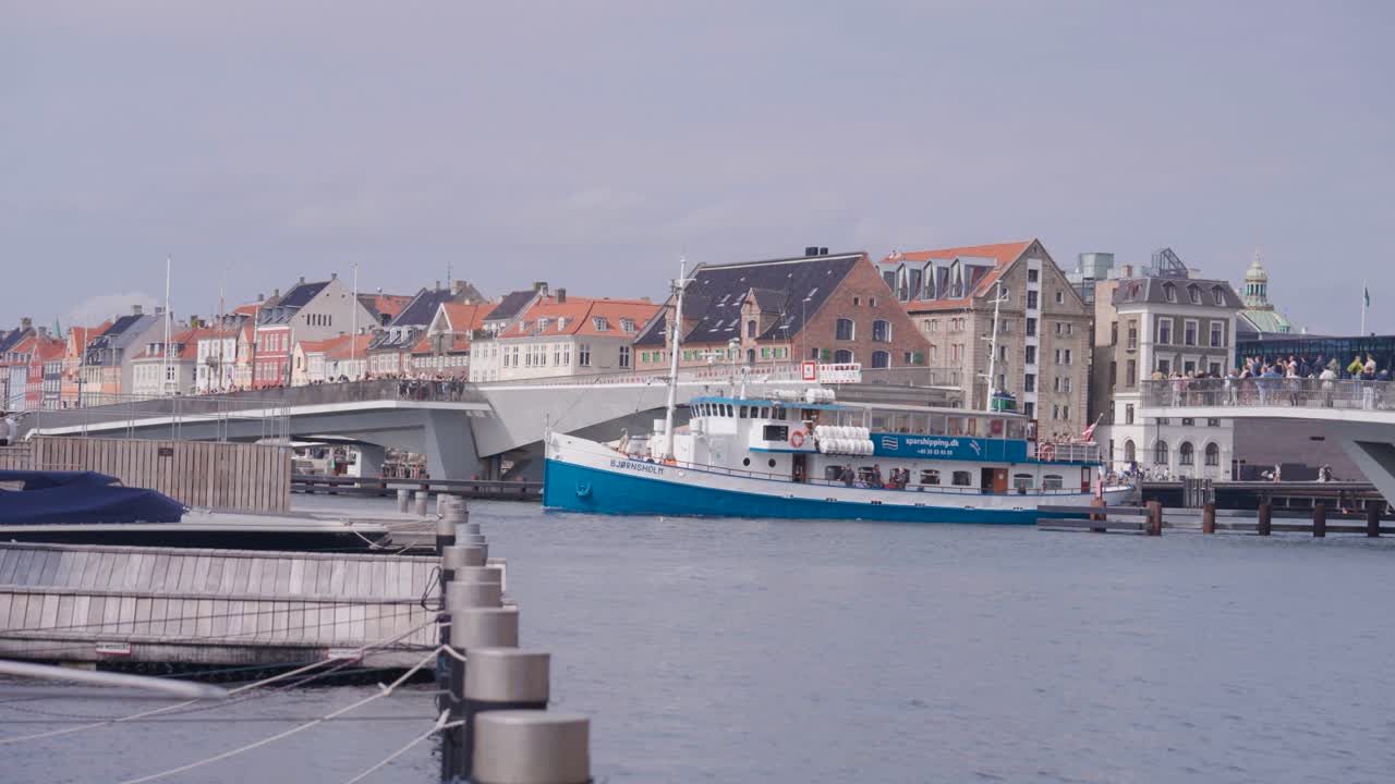 Copenhagen Canal Cruise: A Charming Boat Tour Through the City