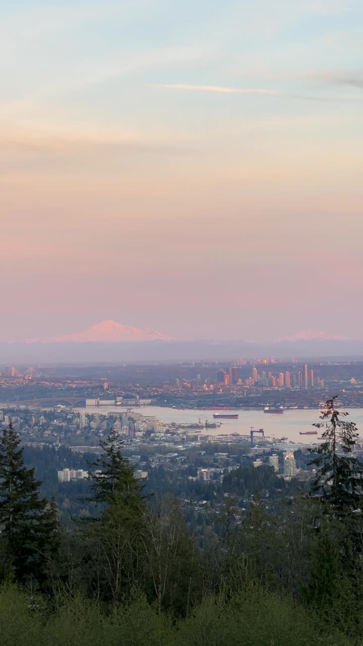 Skyline della città di Vancouver al tramonto vista da Cypress Lookout, Canada