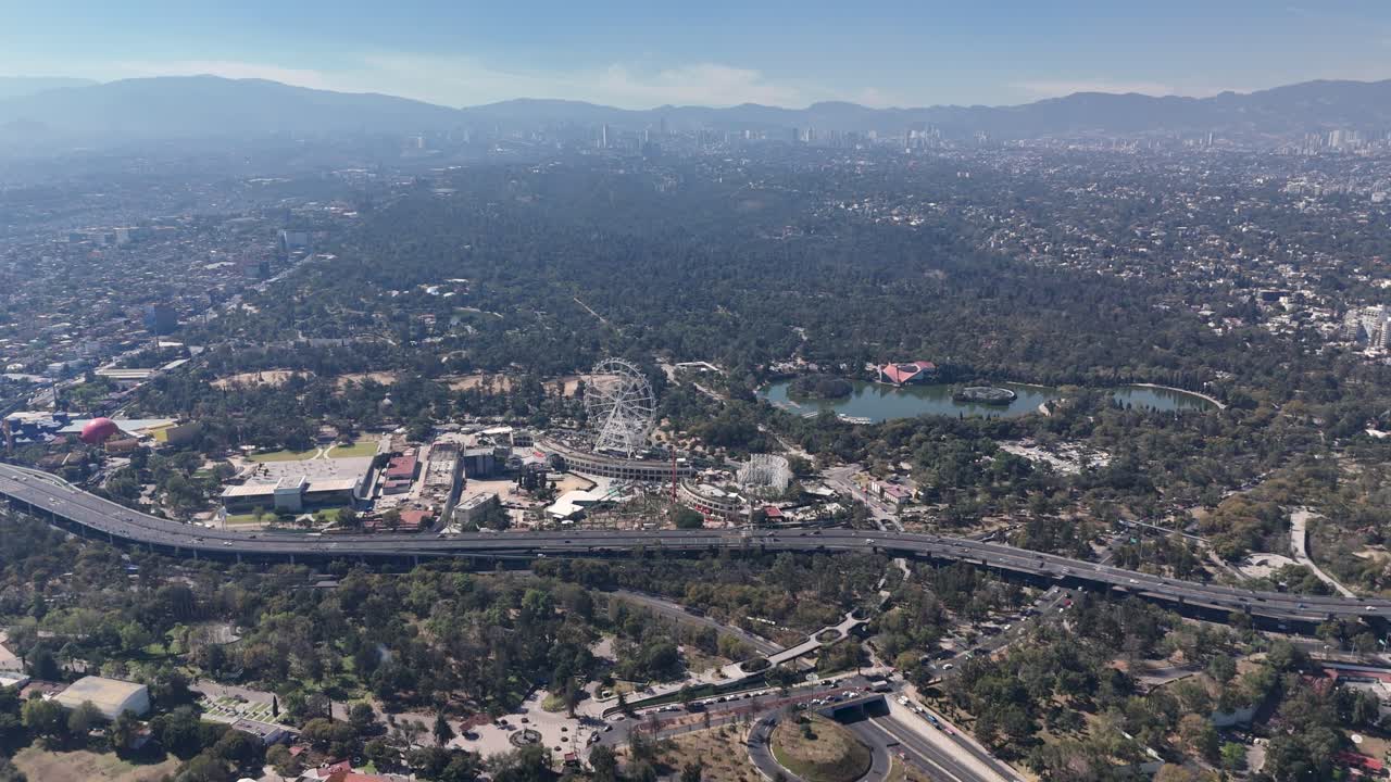 chapultepec 공원의 두 번째 섹션의 평온을 강조하는 공중 사진, cdmx