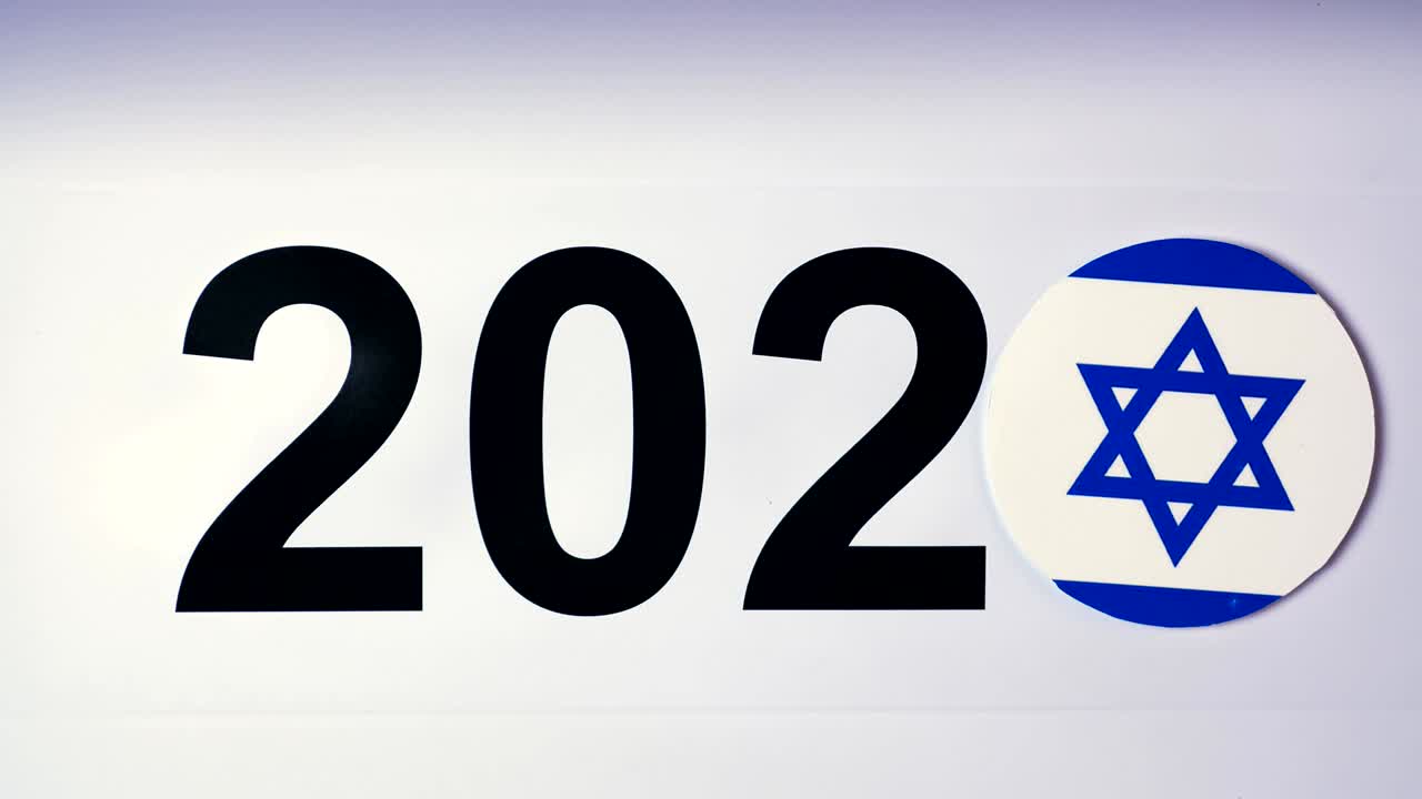 일러스트레이션: 새해, 남자의 손이 테이블 위에 놓여있는 일본 발, 컨트리볼, 2020