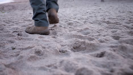 Corriendo-Por-La-Arena-De-La-Playa