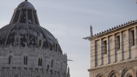 La-Elegancia-Veneciana-Y-El-Legado-Inclinado-De-Pisa.