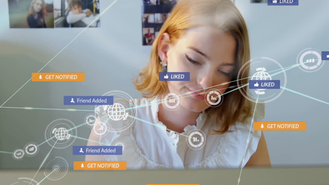 스마트폰을 사용하는 백인 사업가 여성에 대한 아이콘과의 연결 네트워크의 애니메이션