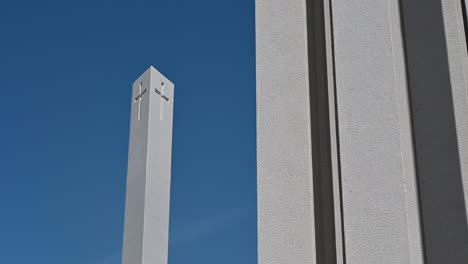 vista exterior de la iglesia de la casa de la familia abrahámica en abu dhabi