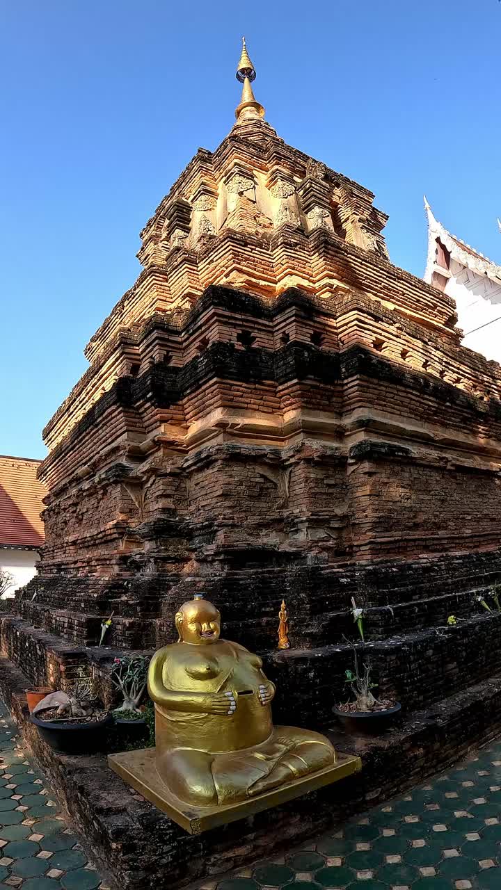 Circular dolly to one of the old ruin of Phra Stup Chedi or Wat Ched Yot inside the temple complex of Phra Aram Luang in Chiang mai, Thailand