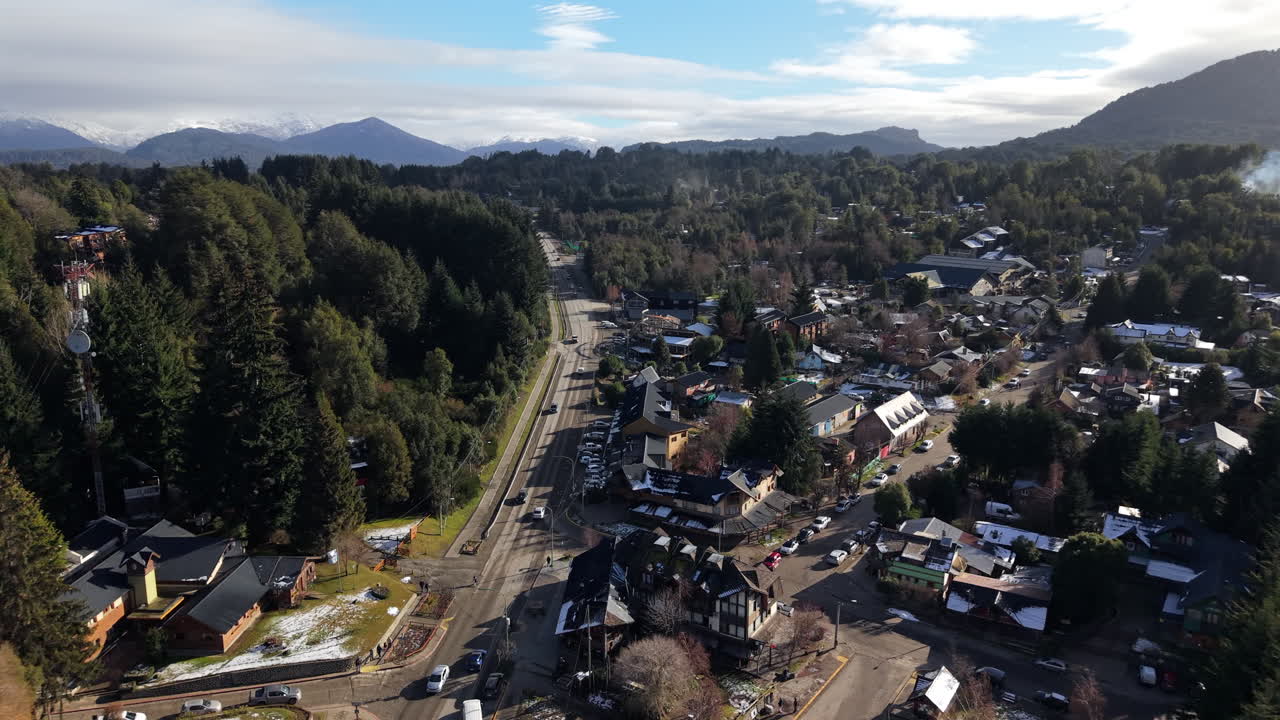 Bird’s-eye view of Villa La Angostura showing busy main street traffic