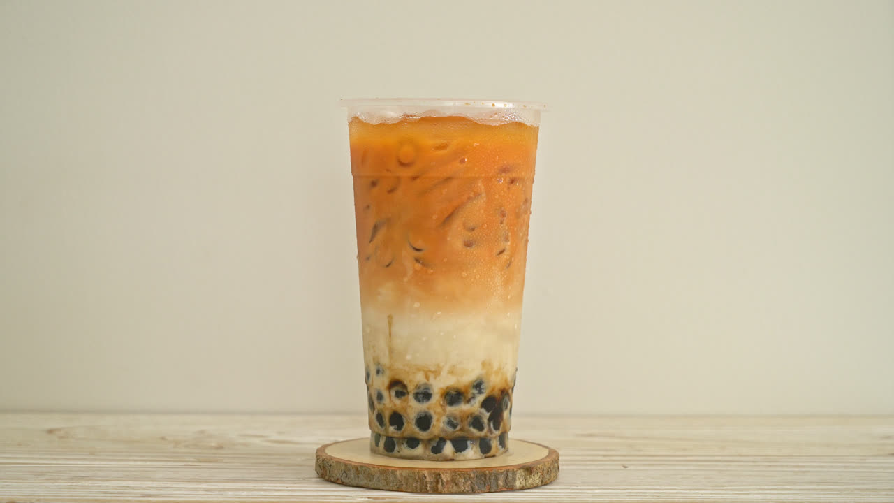 tè al latte tailandese con zucchero di canna a bolle