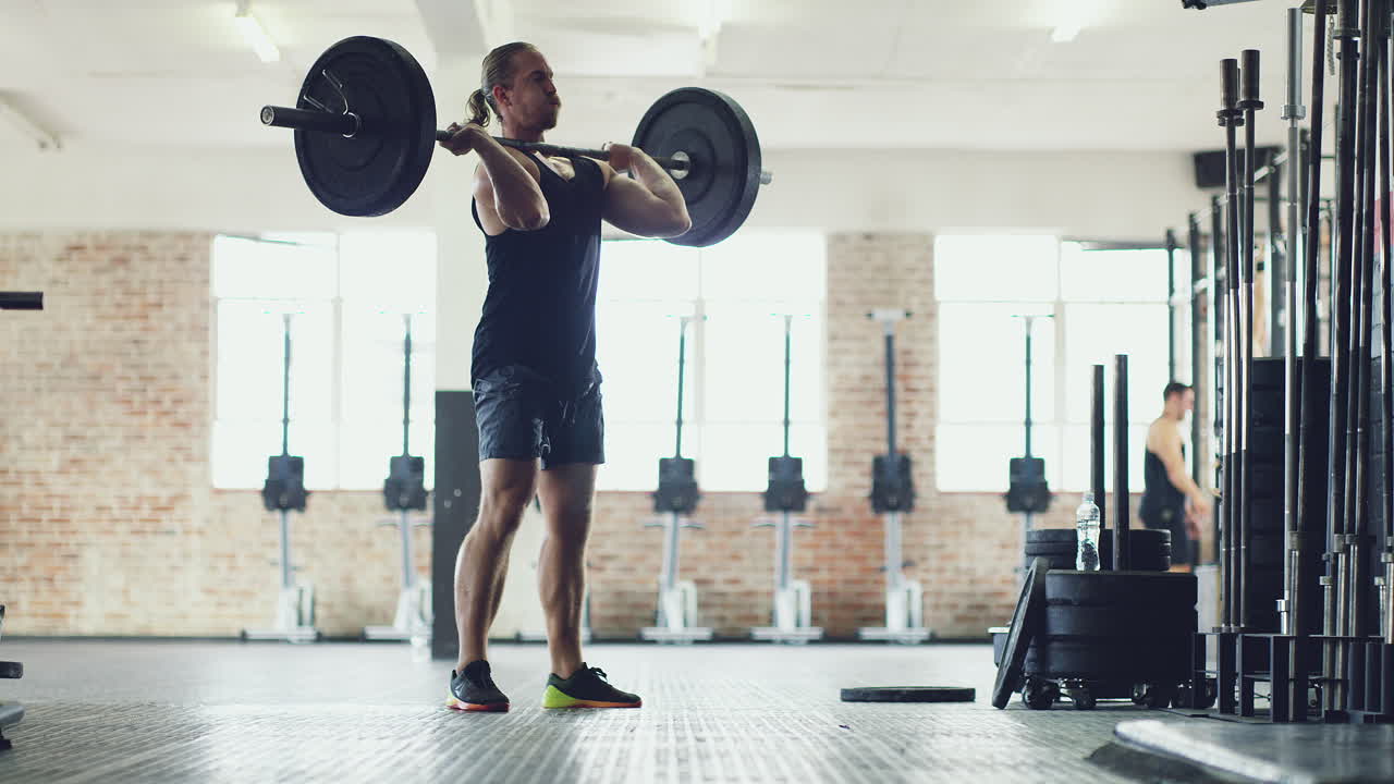 그의 힘을 사용하여 더욱 강력해지기 위해