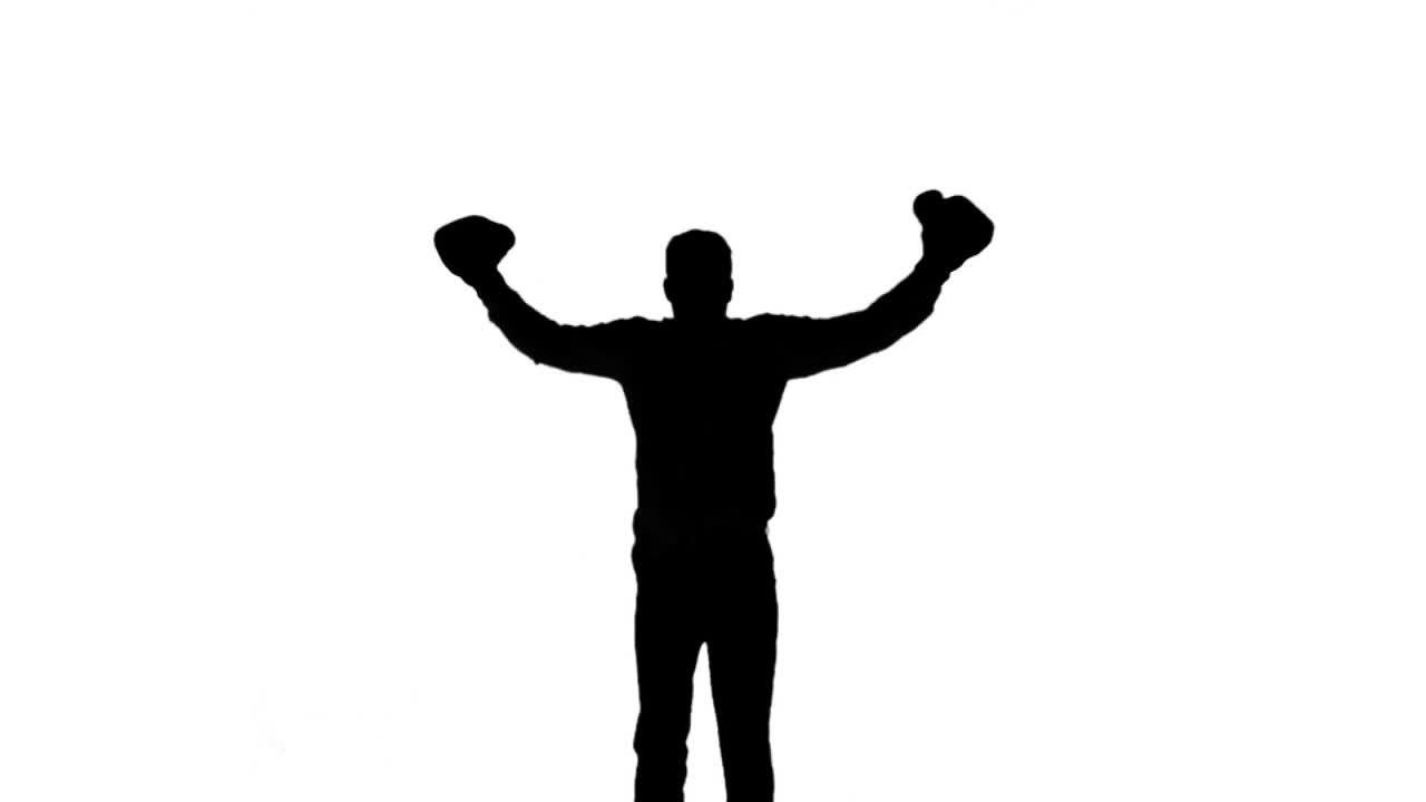 Silhouette eines Mannes, der springt und boxt, auf weißem Hintergrund