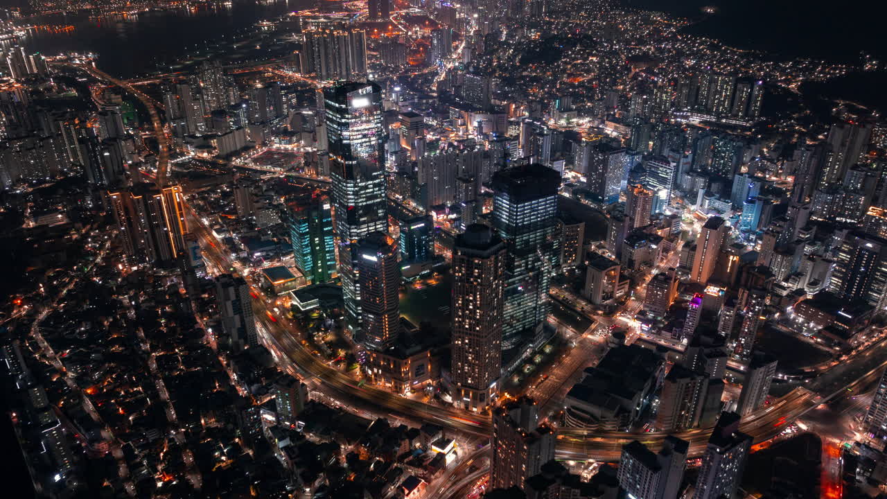 vista aérea de una ciudad nocturna