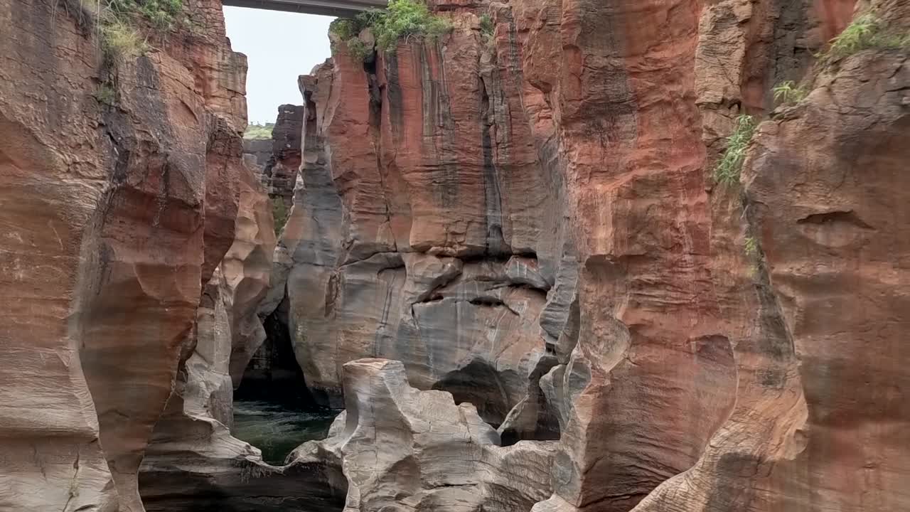 imágenes aéreas de drones hd del cañón de baches de la suerte de bourke