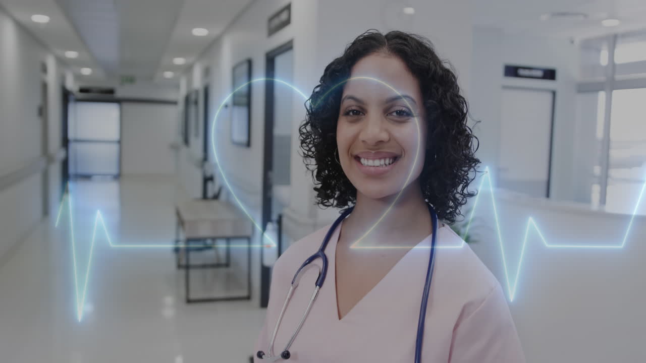 Animazione di elaborazione dati su sfondo di dottoressa birazziale sorridente