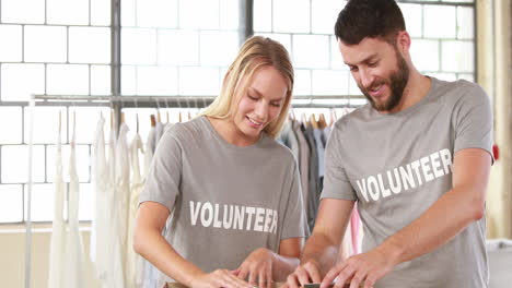 Volunteer-team-looking-at-food-donations