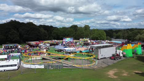 4k30p-Drone-Vista-Aérea-Parque-De-Atracciones-Carnaval-Carrusel-Recreación-Patio-De-Recreo