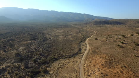 el único camino a través de estas montañas