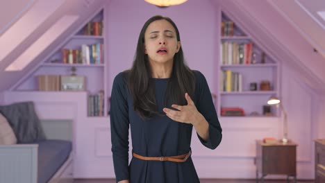 chica india que tiene un ataque de asma