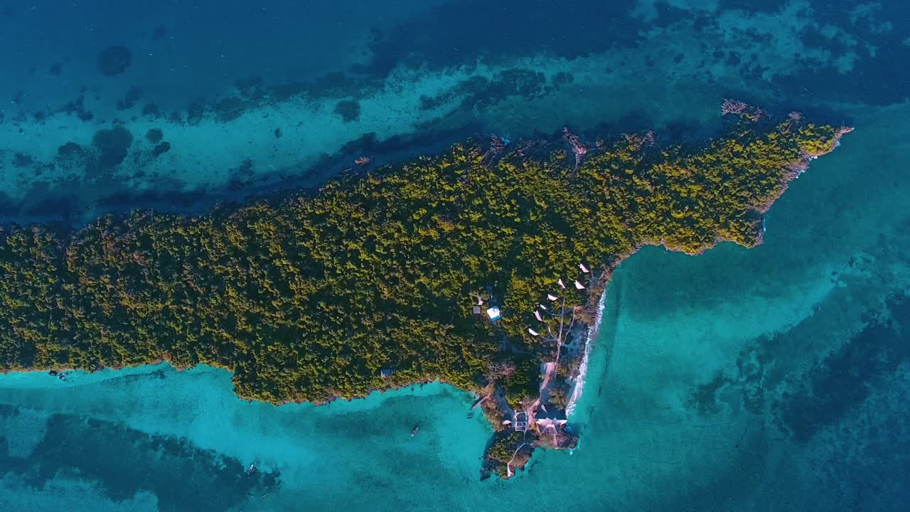 vista aérea de las islas en el archipiélago de zanzíbar