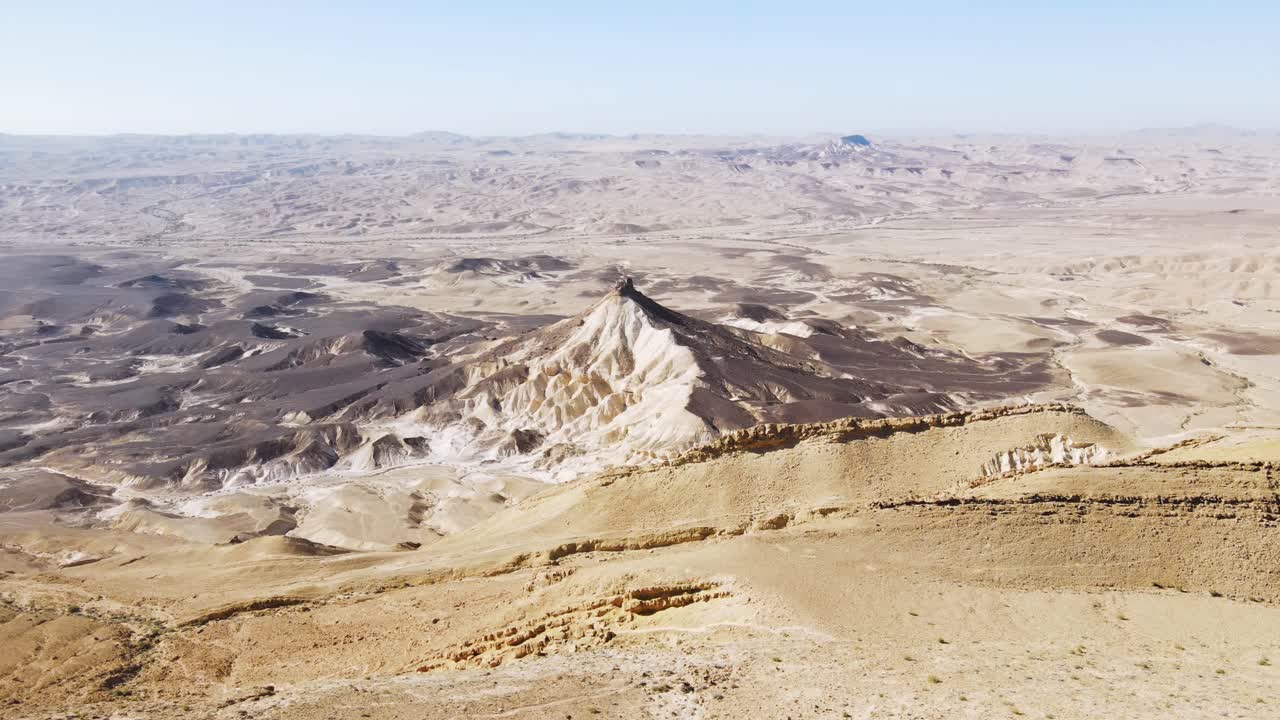 una vista panorámica del desierto pedregoso