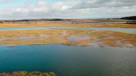 Vista-Aérea-over-vast-bogs-along-the-Nonesuch-Río-near-Portland-Maine-New-England-5