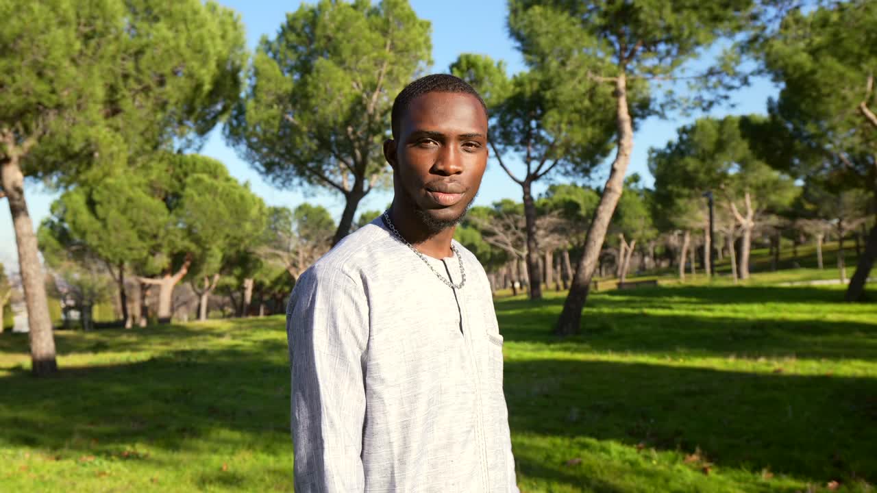 공원 안의 남자