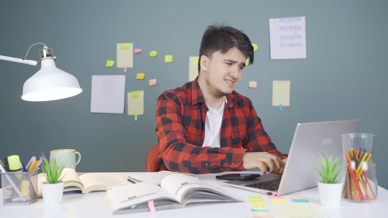 un estudiante frustrado.