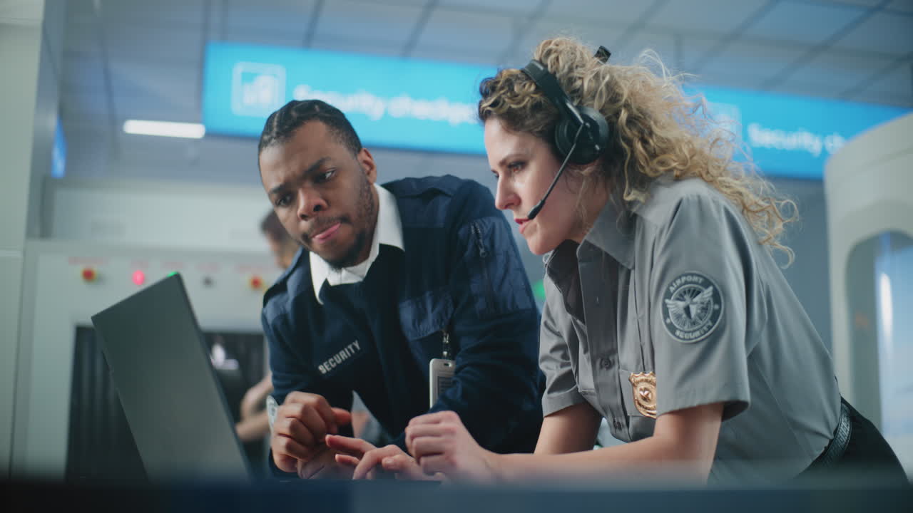 vigilancia del personal de seguridad del aeropuerto
