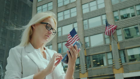 Attractive-Woman-Using-Smartphone-In-Downtown-New-York