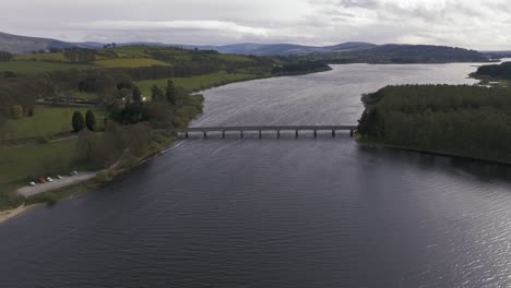 Imágenes-Aéreas-De-Drones-De-4k-De-Los-Lagos-Bendición---Condado-De-Wicklow---Irlanda