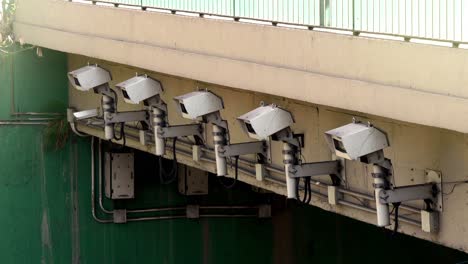 4K-Bild-Des-Verkehrsradars-Mit-Blitzerkamera-Auf-Der-Avenue-In-Sao-Paulo,-Der-Größten-Stadt-Brasiliens