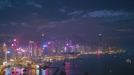 vista elevada con vistas al horizonte del puerto de victoria al atardecer, isla de hong kong, hk