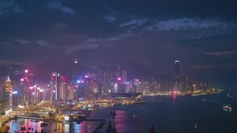 望向黃昏時的維多利亞港天際線,香港島,英國