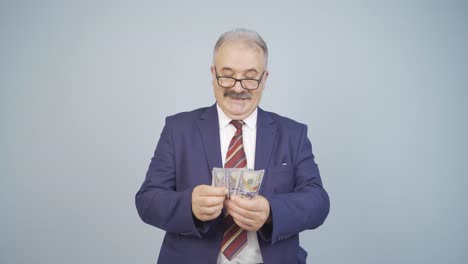 un hombre de negocios rico contando dinero.