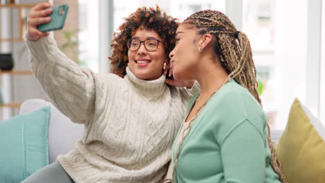 Woman,-friends-and-smile-with-peace-sign