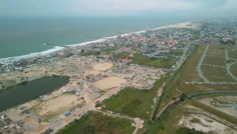 una amplia vista de una playa en lagos