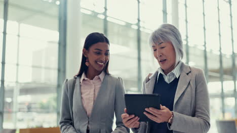 Geschäftsleute,-Frauen-Und-Mitarbeiter-Mit-Tablet