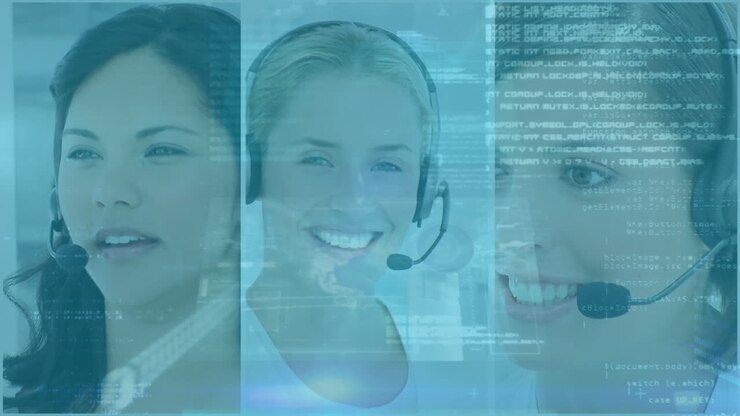 Animazione di elaborazione dati su persone diverse che usano auricolari telefonici e lavorano in un call center.