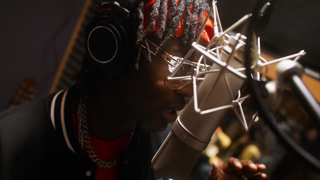 sesión de grabación en un estudio de música