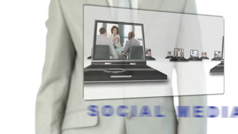 un hombre de negocios tocando el botón de las redes sociales.