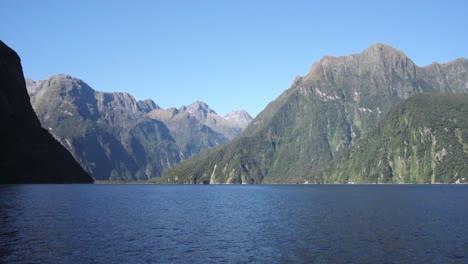 View-of-deep-blue-calm-water-and-the-towering-mountains-of-the-Doubtul-Sound-in-New-Zealand