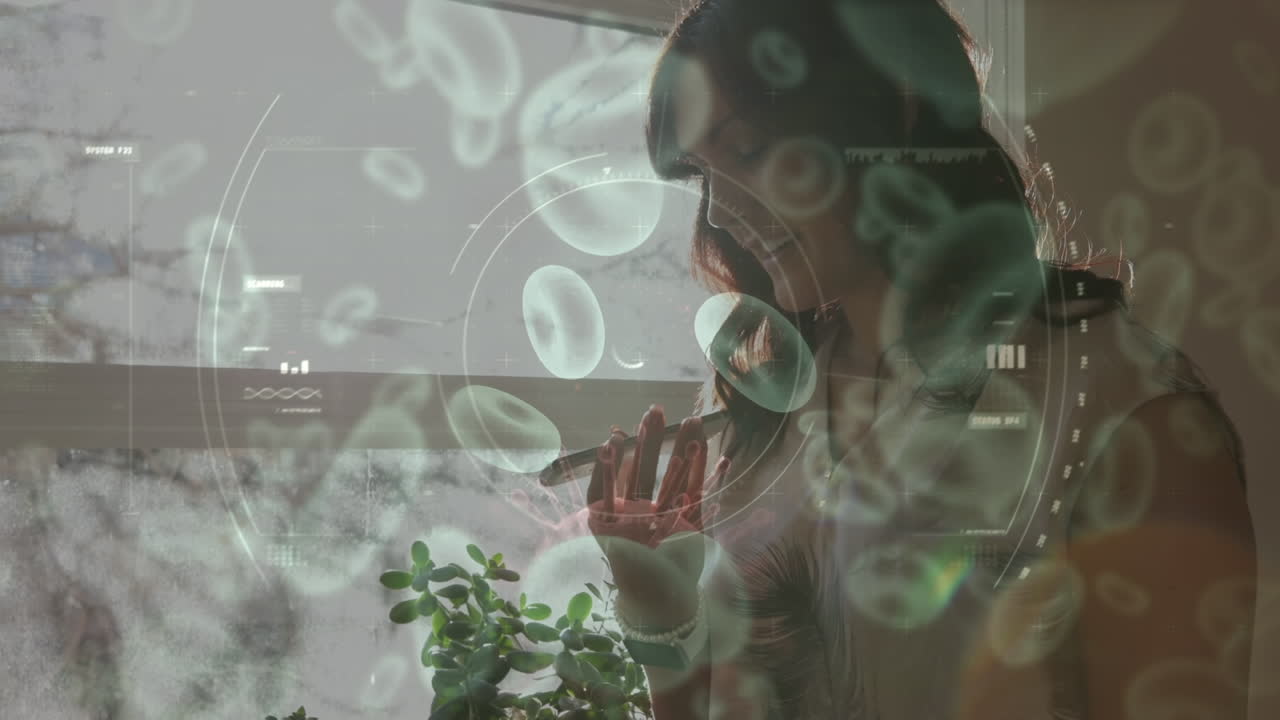animación de microbios y células de virus sobre una mujer caucásica usando un teléfono inteligente