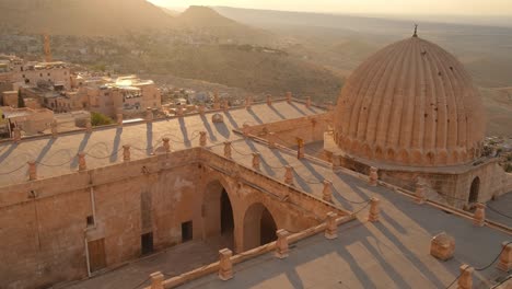 zinciriye medresesi or sultan isa madrasa in mardin, eastern anatolia, turkey.