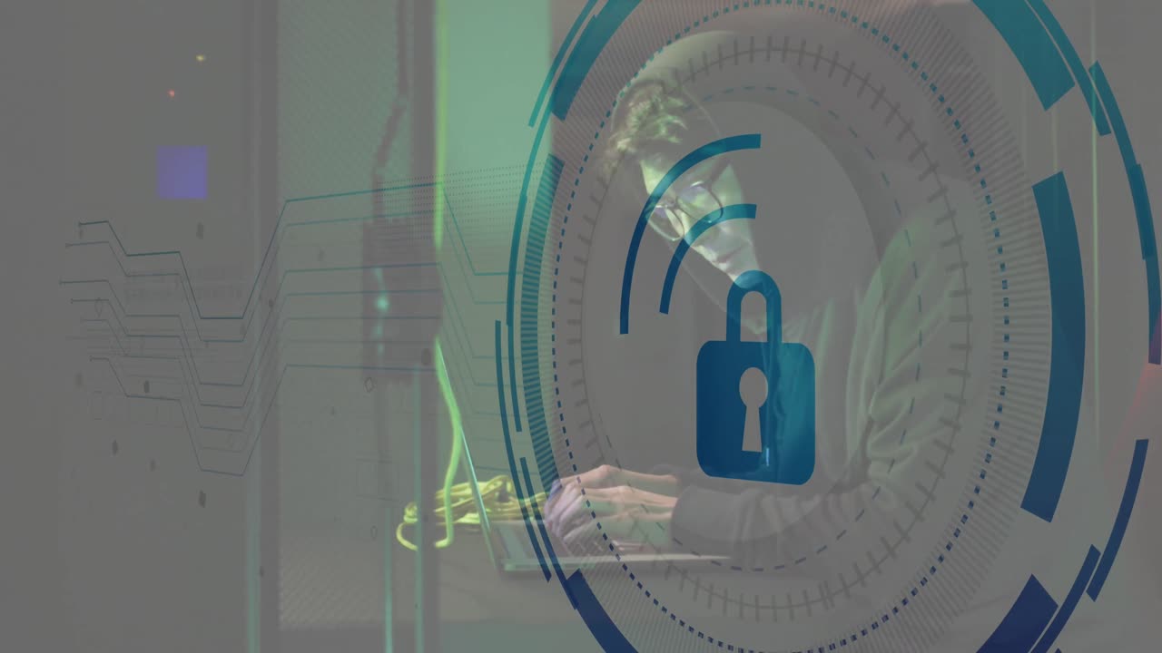 animación del procesamiento de datos sobre un hacker asiático en la sala del servidor