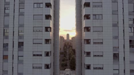 Drone-fly-in-the-middle-of-two-skyscrapers