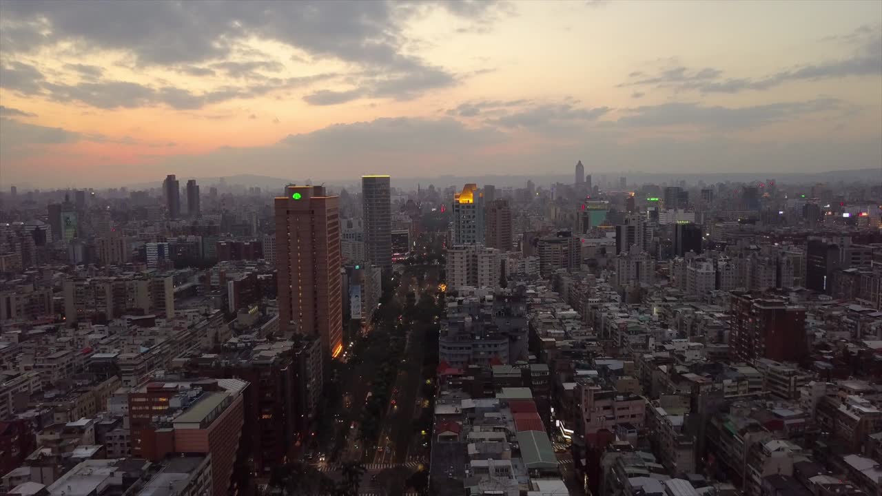 taiwán puesta de sol cielo nocturno iluminado taipei paisaje urbano alto panorama aéreo 4k